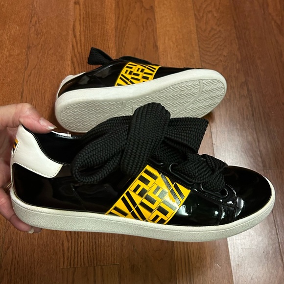 Jeffrey Campbell LF Pabst black and yellow trainers with black laces. Size 7 1/2 - Picture 4 of 7